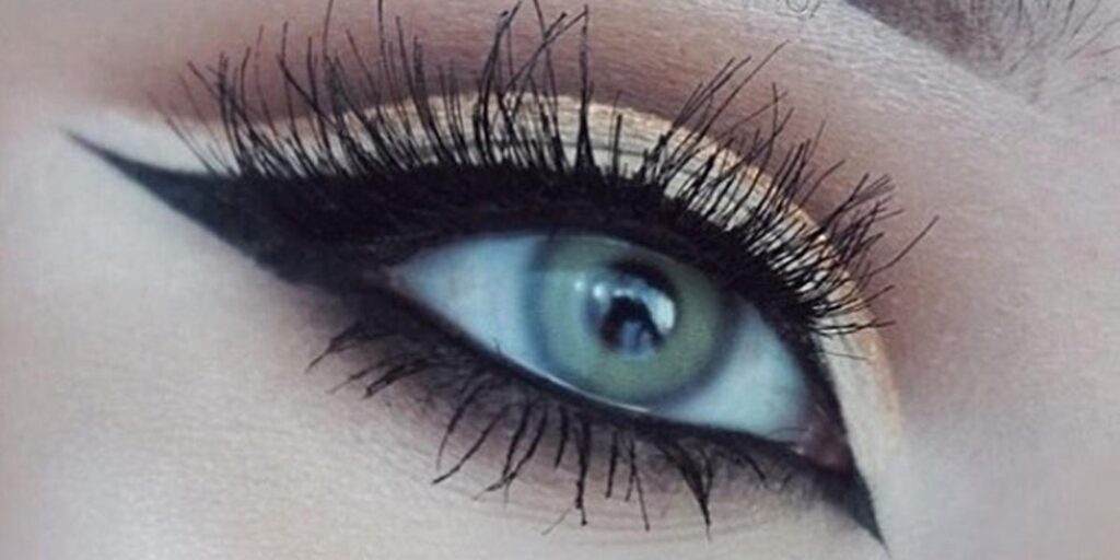 Pitchy Sweety Spatax Gray colored contacts for dark eyes offer full coverage with a bright gray tone that clearly transforms dark eyes with a smooth finish. 0.00 to -10.00.