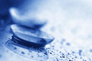 How to open the contact lenses?