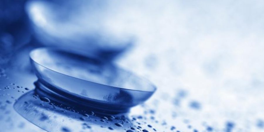 How to open the contact lenses?