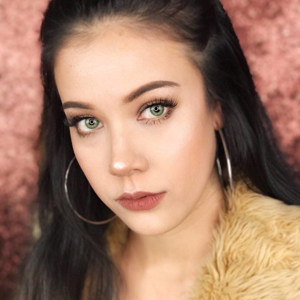 Pitchy Batis Green Monthly Colored Contacts - Image 2