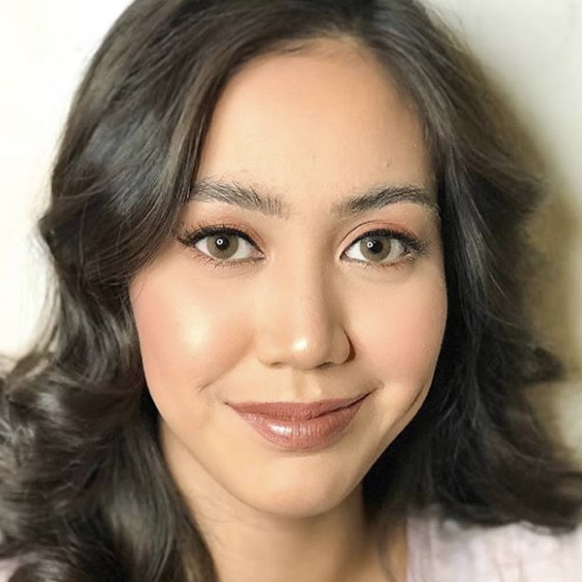 EOS Hidrocor Brown monthly colored contacts for dark eyes use a clean color field with a warm brown shade for clear visibility. The color shows well without looking harsh, creating a soft and wearable finish.