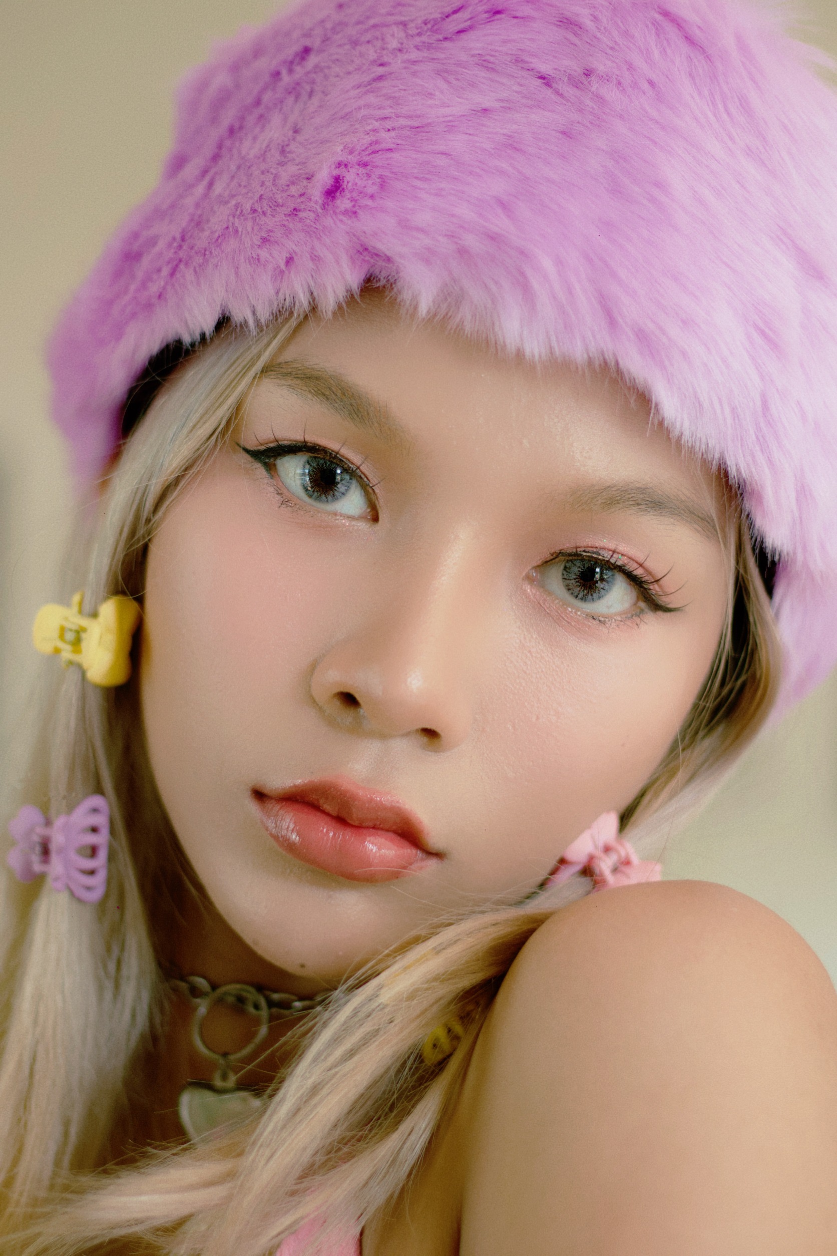 Pitchy Solotica Gray monthly colored contacts