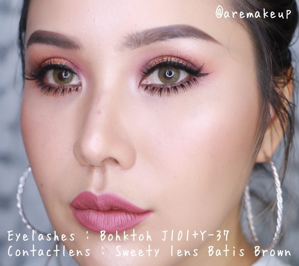 Pitchy Batis Brown Monthly Colored Contacts - Image 7