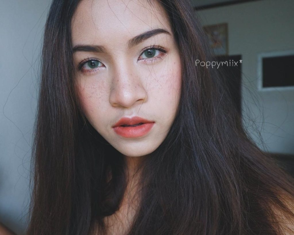 EOS Hidrocor Green Monthly Colored Contacts - Image 3