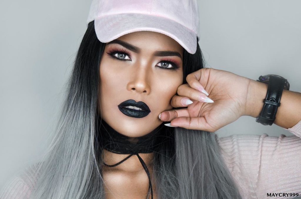 Pitchy Batis Gray Monthly Colored Contacts - Image 11