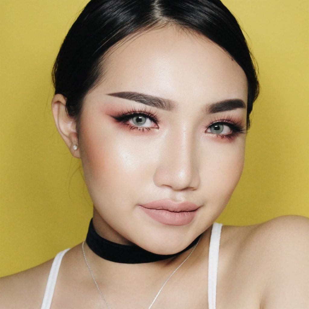Pitchy Batis Gray Monthly Colored Contacts - Image 10