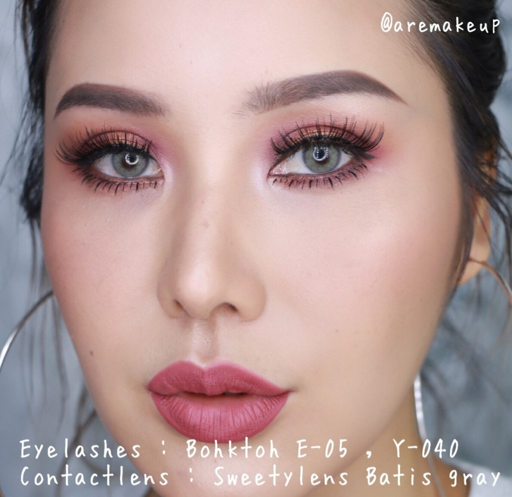 Pitchy Batis Gray Monthly Colored Contacts - Image 12