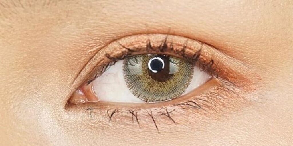 Solona 3T Gray colored contacts for dark eyes feature a natural color blend with three-tone depth that adds dimension and smooth transition. 0.00 to -10.00.