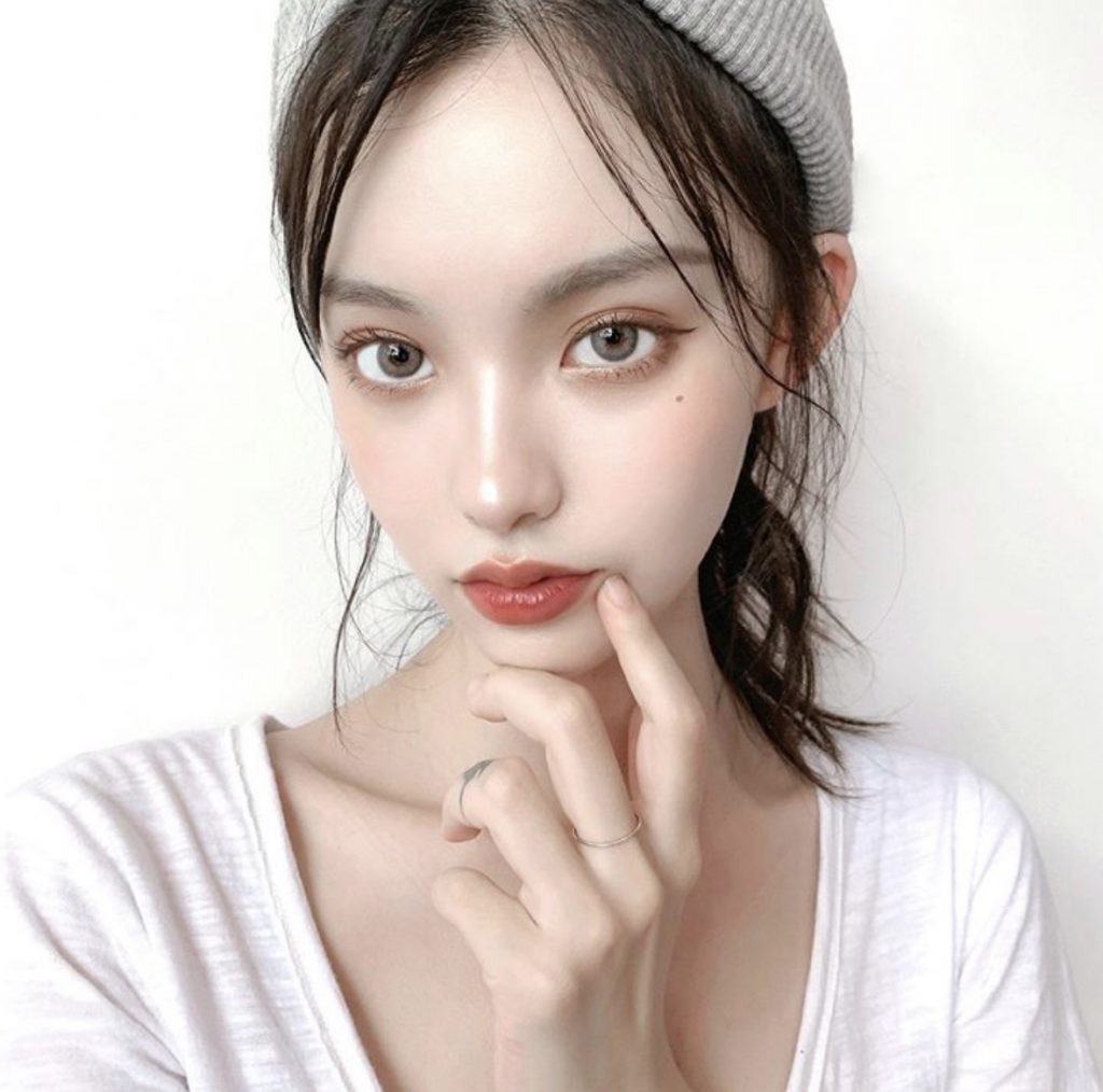Sisse Autumn Gray Monthly Colored Contacts - Image 2