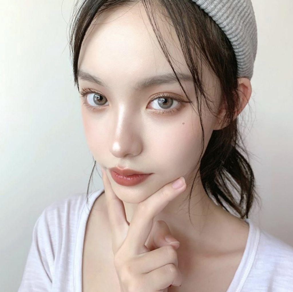 Sisse Autumn Gray Monthly Colored Contacts - Image 4