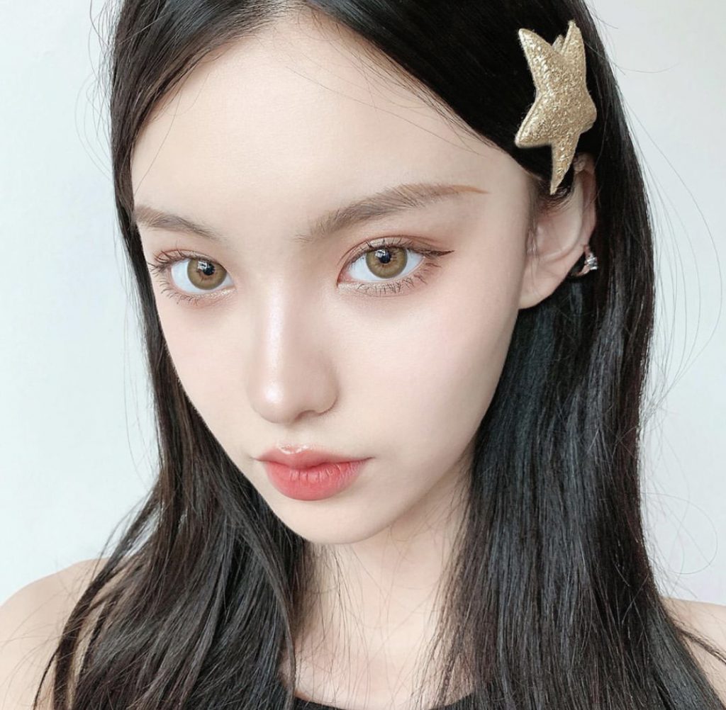 Sisse Spring Green Monthly Colored Contacts - Image 3