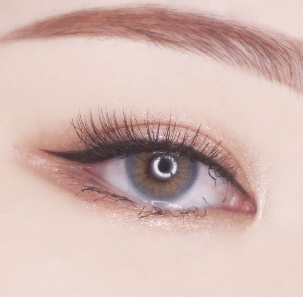 Sisse Winter Blue Monthly Colored Contacts - Image 5