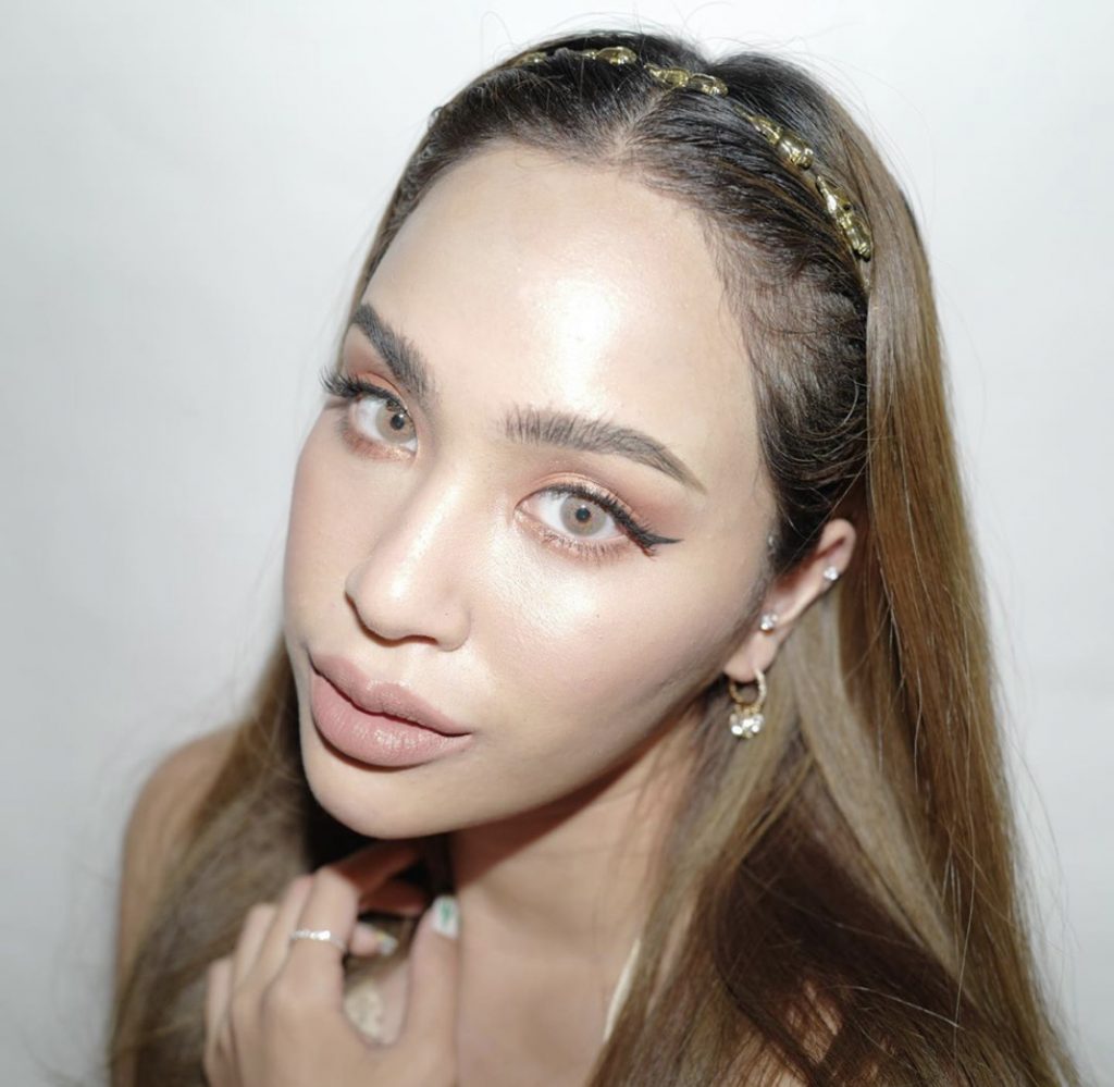 Adele Brown Monthly Colored Contacts - Image 9