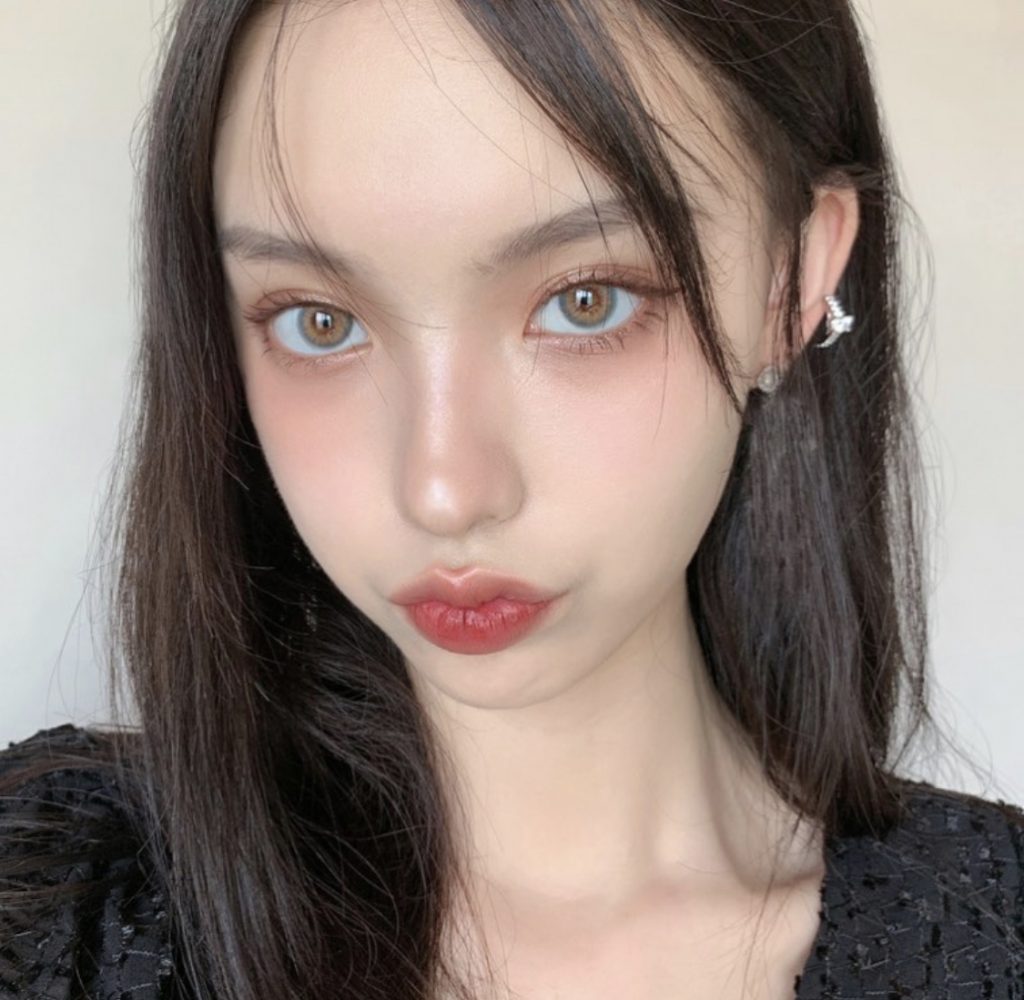 Sisse Winter Blue Monthly Colored Contacts - Image 2