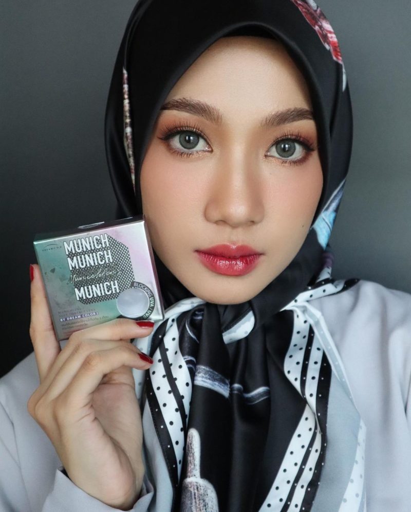 Dreamcolor Cloud Gray Monthly Colored Contacts - Image 3