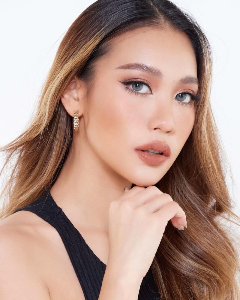 Dreamcolor Cloud Gray Monthly Colored Contacts - Image 2