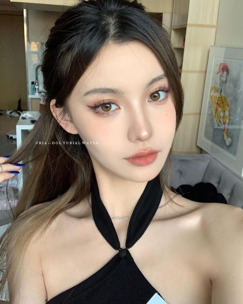 Uria Water Brown Yearly Colored Contacts - Image 4