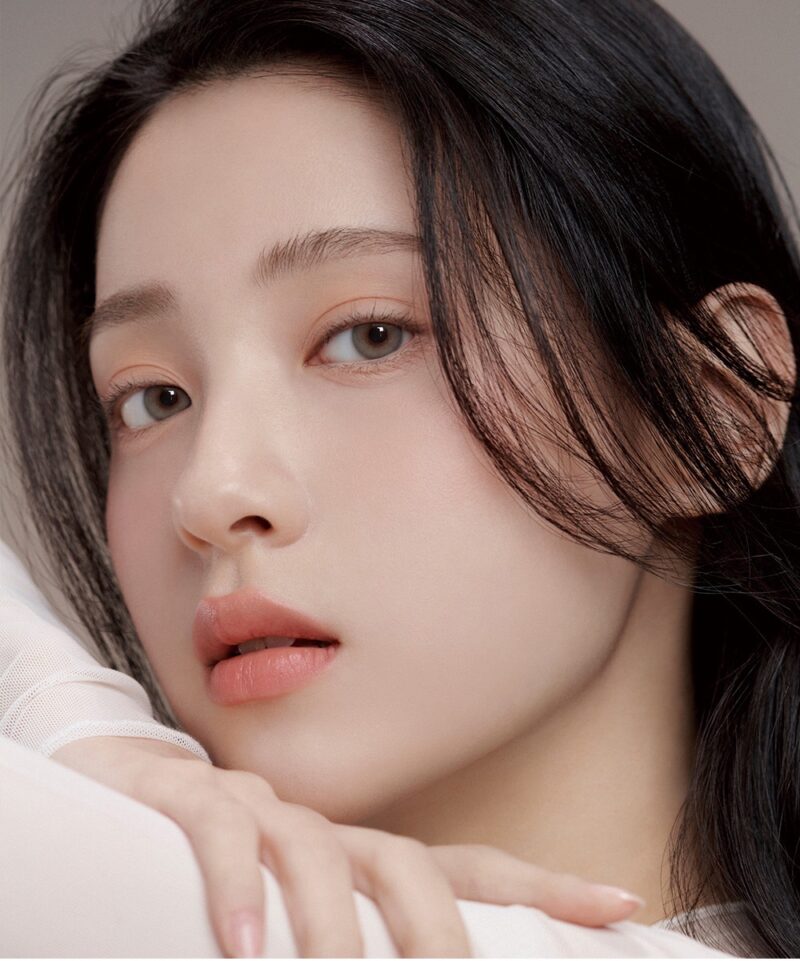 Uria Mineral Gray Yearly Colored Contacts - Image 2