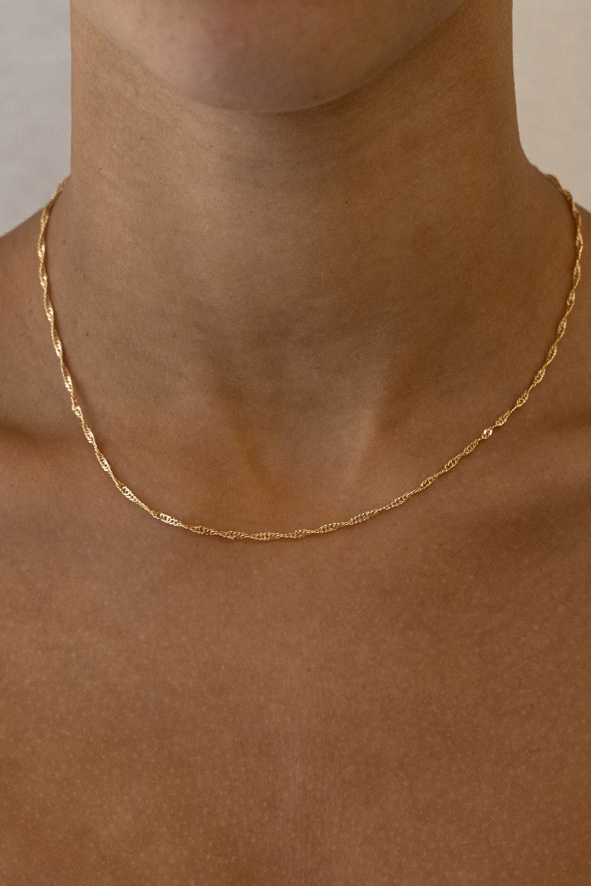 18K solid gold Singapore chain with a sparkling twisted design. A dainty, durable necklace that adds elegant shine to everyday wear or layered looks.