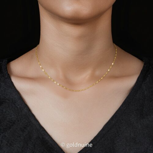 9K solid gold sparkle chain with a kiss link collar design. A dainty, light-catching necklace that adds elegant shimmer to daily wear or paired pendants.