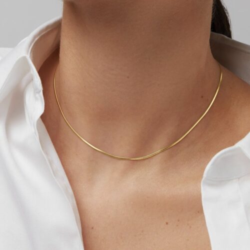 Sleek and refined, this 22K solid gold snake chain necklace is a timeless essential for lovers of fine jewelry. Crafted in 96.5% real gold, the flat snake chain design drapes smoothly around the neckline, giving it a polished, fluid look. At 15 inches, it sits beautifully as a chic collar necklace, perfect to wear solo or layered with other chains. ✨ Details: • Material: 22K Solid Gold (96.5% real gold) • Chain Style: Flat Snake Chain – smooth, fluid, and elegant • Weight: 3.79 grams • Length: 15 inches (collar fit) • Finish: High-polish shine with a sleek silhouette • Packaging: Presented in a premium jewelry box
