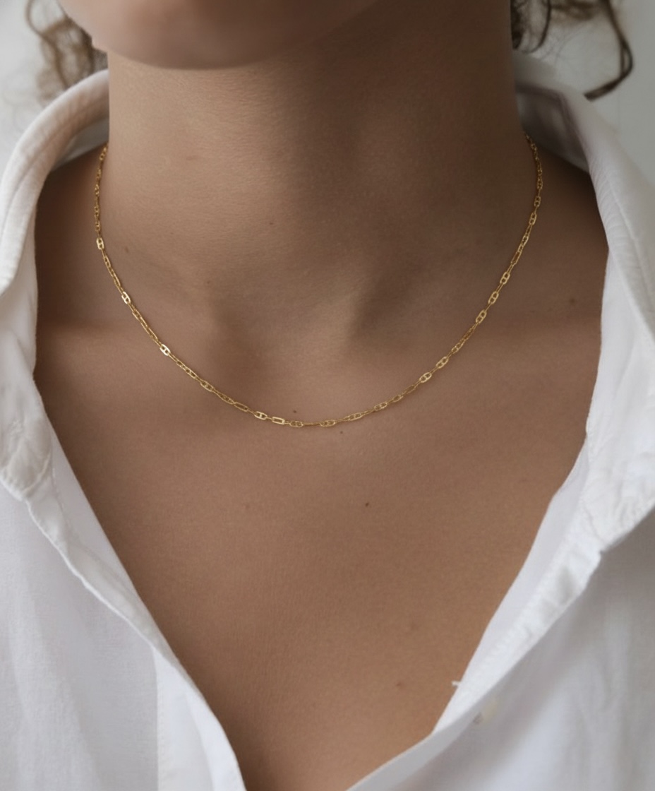9K solid gold Gucci mariner link chain necklace in Au 375 real gold. Elegant anchor chain with polished shine, minimalist design, perfect daily wear.