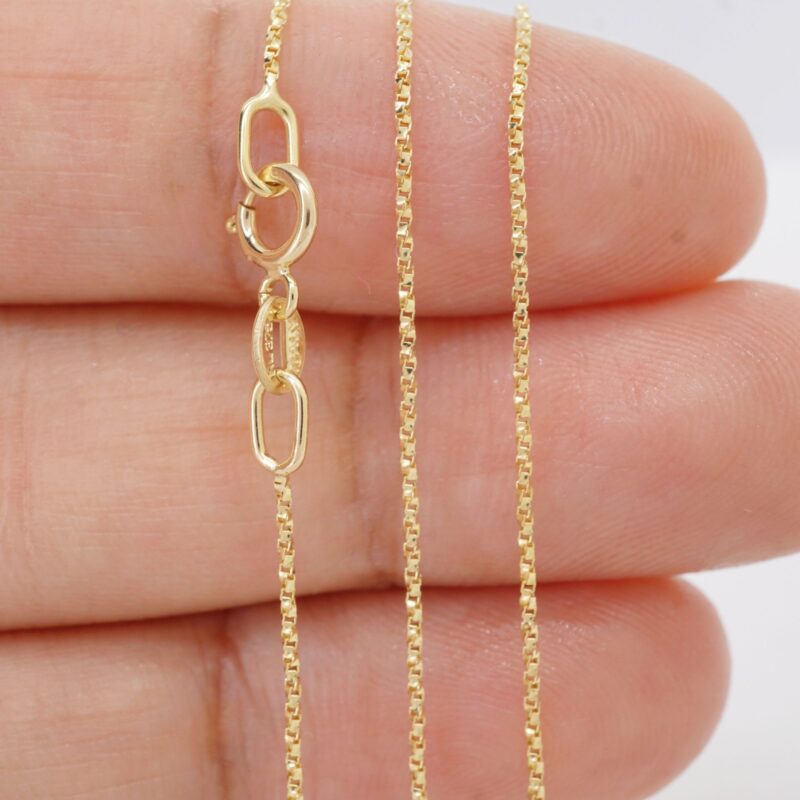 Twisted Box Chain Necklace 9K Solid Gold - Image 4