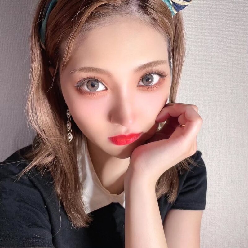 Hug Me Taupe 6-Month Colored Contacts - Image 9