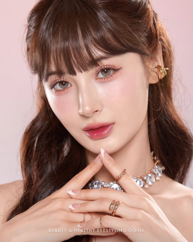 Olens Moonrise Dew Gray monthly colored contacts
