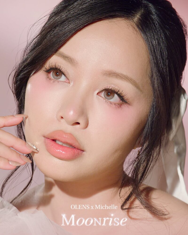 Olens Moonrise Dew Gray monthly colored contacts