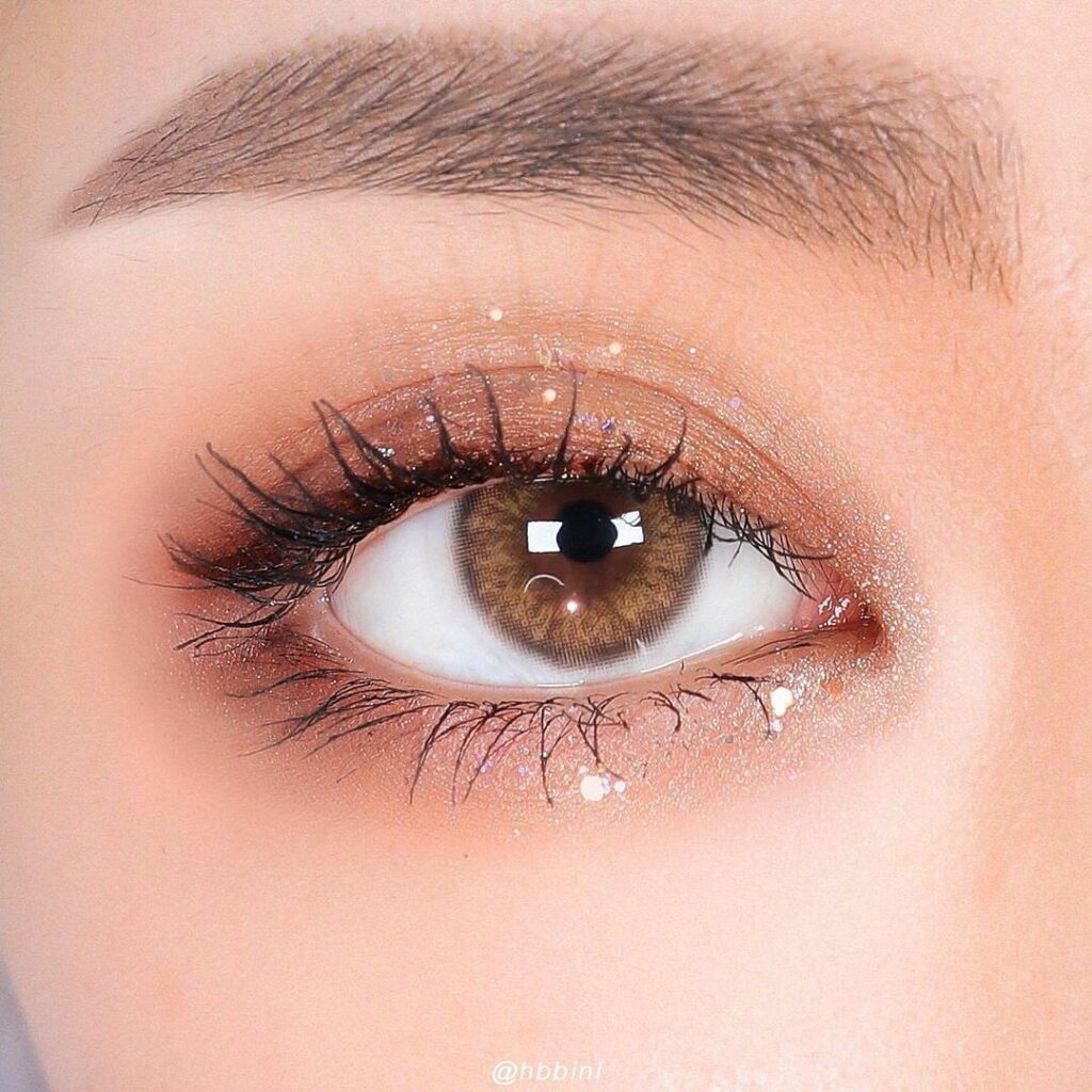 Designed for one-day wear, Sisse Babe Apricot Colored Contacts for Dark Eyes focus on hygiene and fresh comfort. The daily disposable format helps reduce buildup while keeping wear simple and clean. Ideal for busy routines, these lenses offer a light apricot tone with easy, no-maintenance use. Available in powers 0.00 to -10.00.
