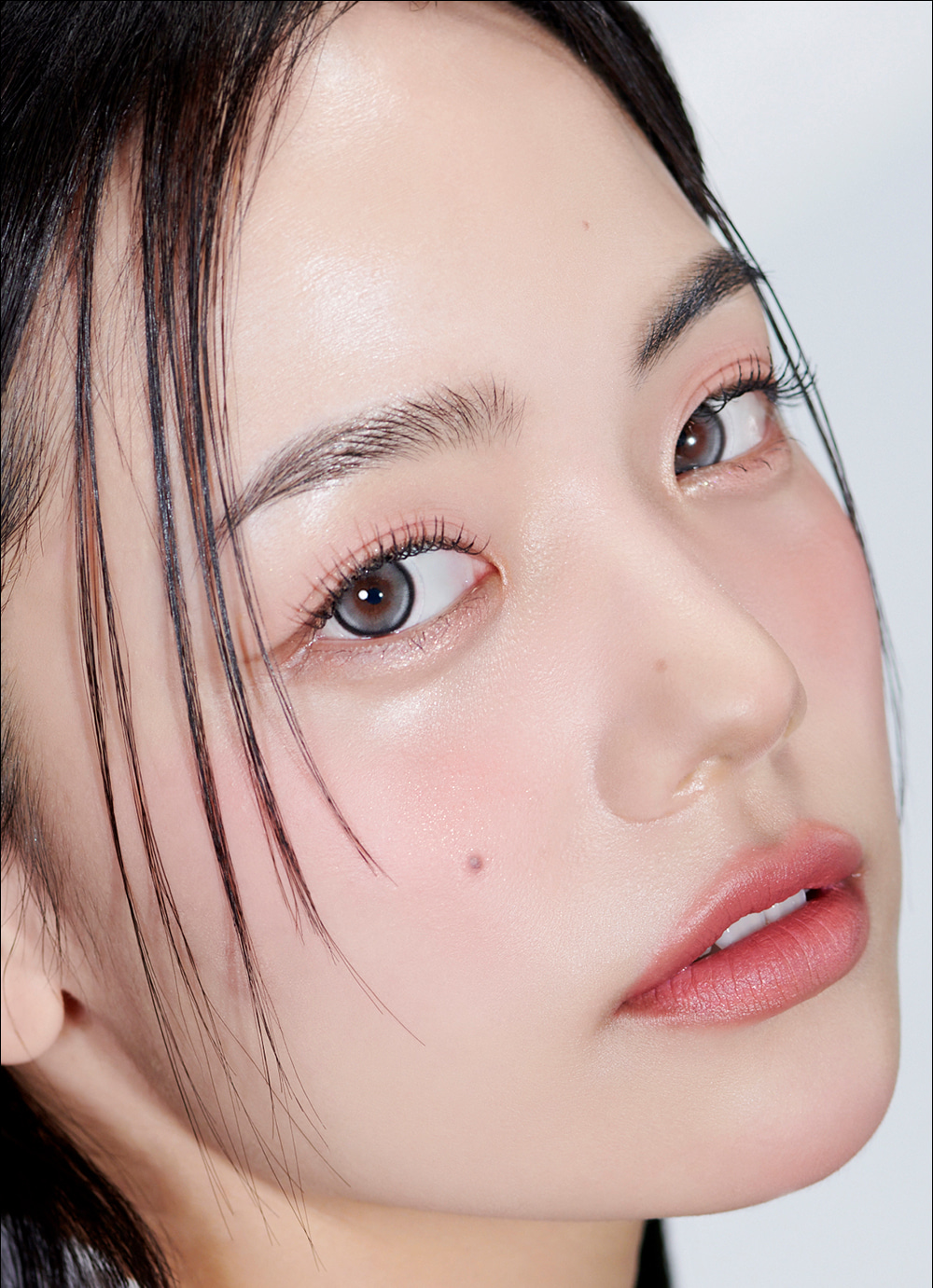 MYFiPN Polin Ash monthly colored contacts in soft ash gray. Silicone hydrogel lenses with 45% water content for comfort. Available in plano 0.00 to -8.00 prescription.