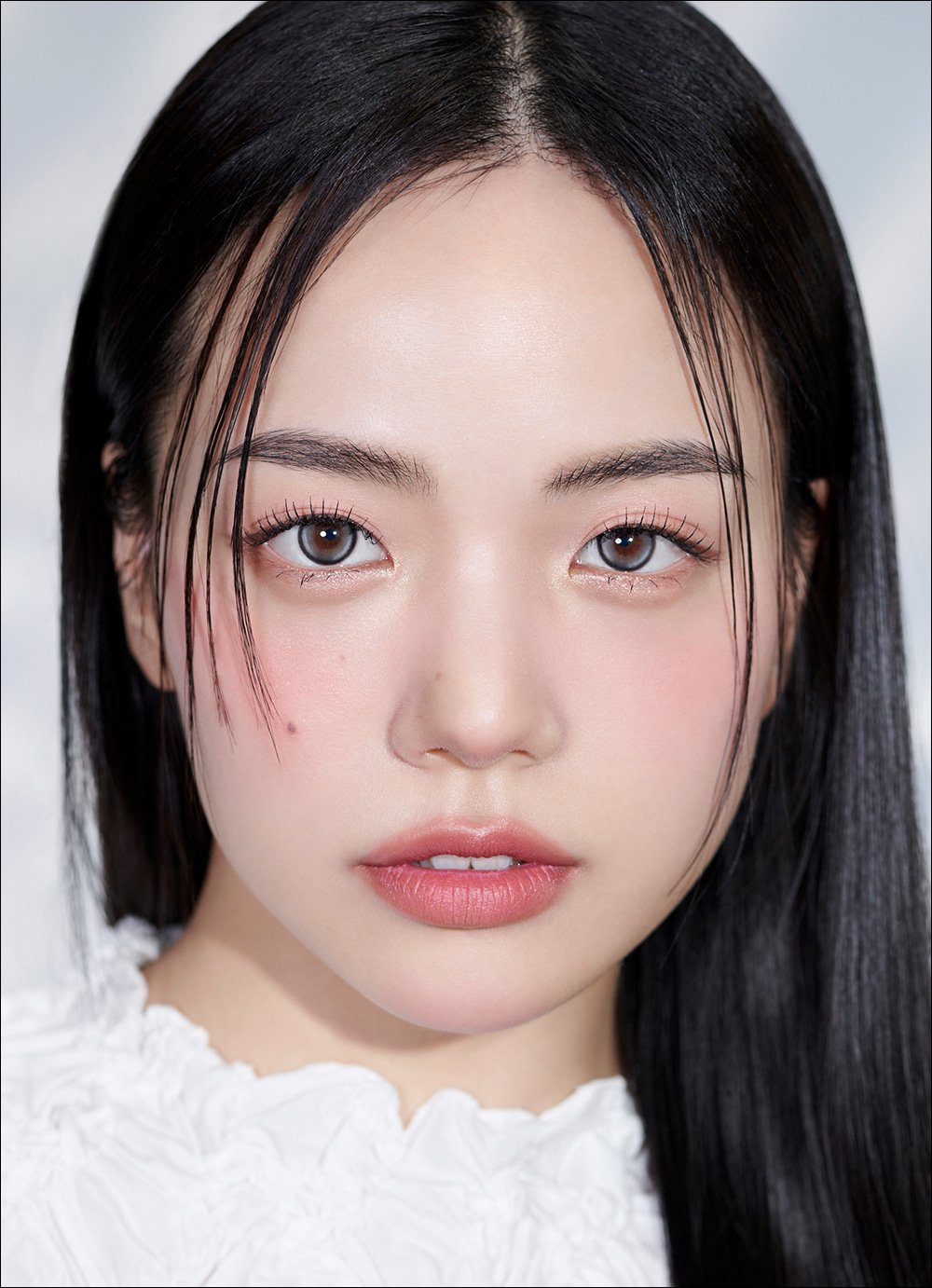 MYFiPN Polin Ash monthly colored contacts in soft ash gray. Silicone hydrogel lenses with 45% water content for comfort. Available in plano 0.00 to -8.00 prescription.