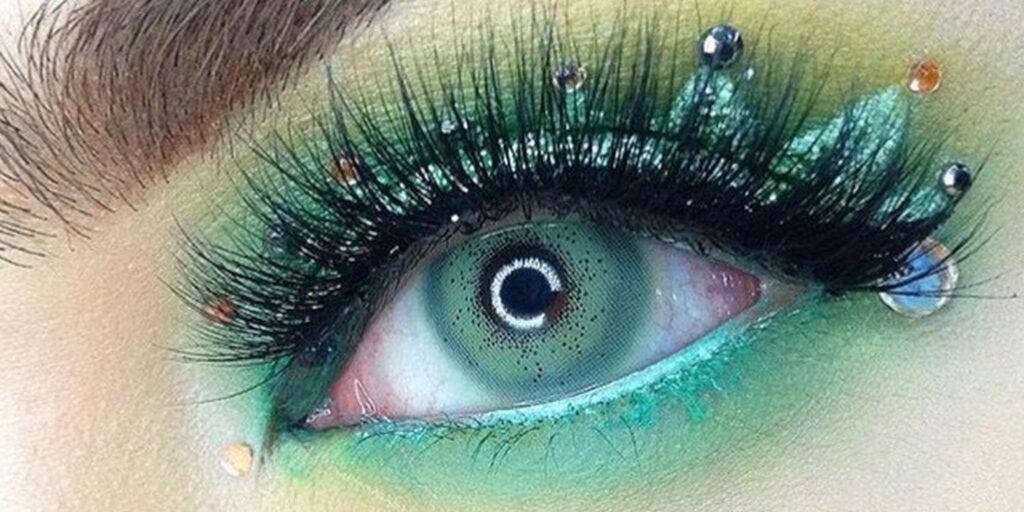 Pitchy Batis Green colored contacts for dark eyes feature a defined limbal ring with vibrant green color that stands out while maintaining a balanced look. 0.00 to -10.00.