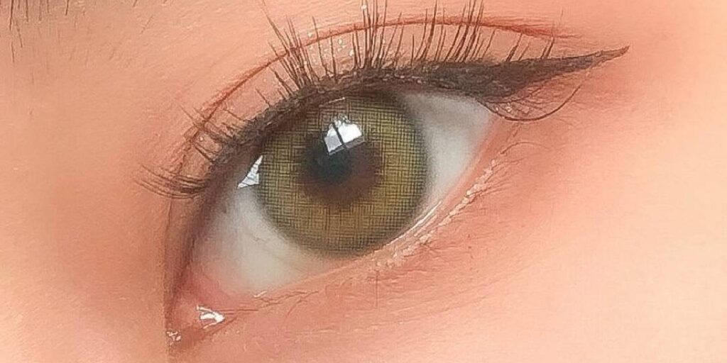 Soft colored contacts for dark eyes with lasting hydration and balanced coverage. Available in powers 0.00 to -10.00.