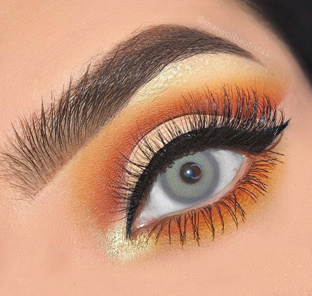 Pitchy Sweety Spatax Gray colored contacts for dark eyes offer full coverage with a bright gray tone that clearly transforms dark eyes with a smooth finish. 0.00 to -10.00.