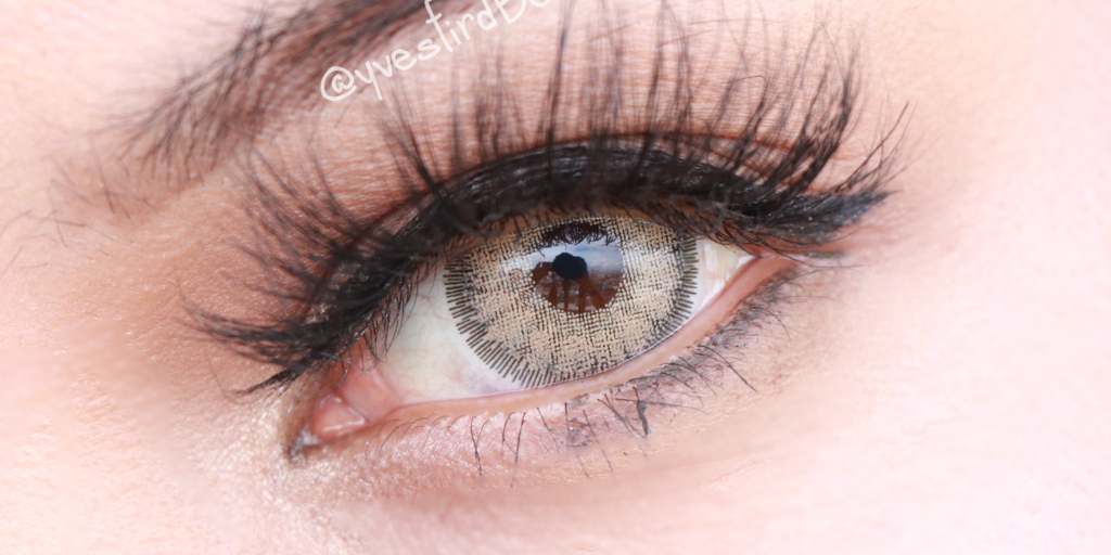 Dreamcolor Teresa Brown colored contacts for dark eyes provide vibrant color with even coverage and a natural transition. Available in powers 0.00 to -10.00.