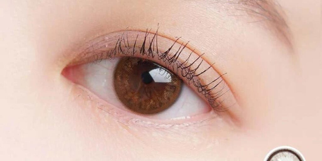 Bausch & Lomb Bambi Brown Colored Contacts for Dark Eyes offer soft brown tone with clean daily wear and easy use. Natural everyday look. Available in powers 0.00 to -10.00.