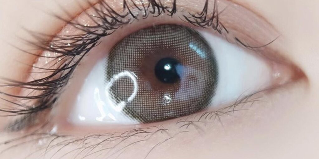 Canna Roze Nude Brown yearly colored contacts on dark eyes showing warm nude-brown with hazel warmth for natural long-term daily look
