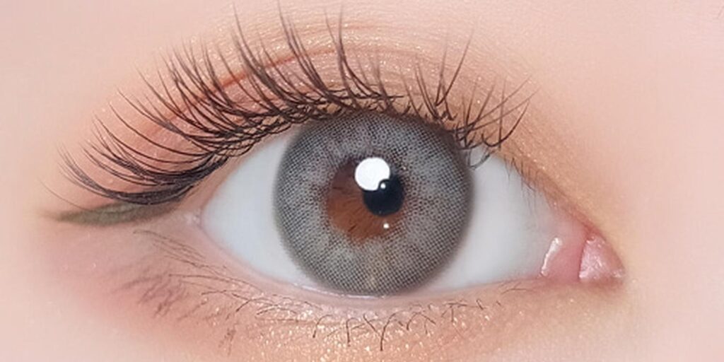 Sisse Autumn Gray Colored Contacts for Dark Eyes offer soft gray tone with smooth blend and natural finish. Comfortable daily wear. Available in powers 0.00 to -10.00.