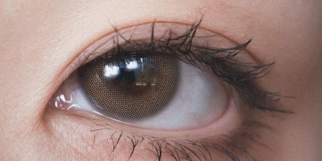 Uria Mel Beige yearly colored contacts on dark eyes showing warm golden-beige tone with natural radiant finish for long-term daily wear