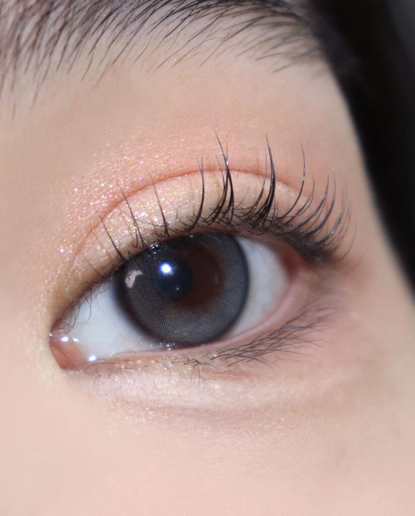 Uria Mul Gray Colored Contacts for Dark Eyes offer cool gray tone with even blend and clean finish. Light, natural enhancement. Available in powers 0.00 to -10.00.