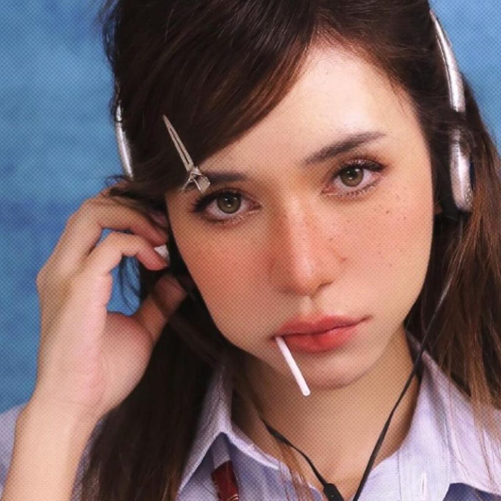Kitty Kawaii Olivia Light Brown colored contacts for dark eyes offer a soft light brown tone that blends naturally for a smooth and gentle look. 0.00 to -10.00.