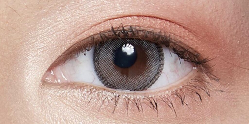 Kitty Kawaii Jelly Gray colored contacts for dark eyes provide a natural gray tone that enhances your eyes with a smooth and subtle finish. 0.00 to -10.00.