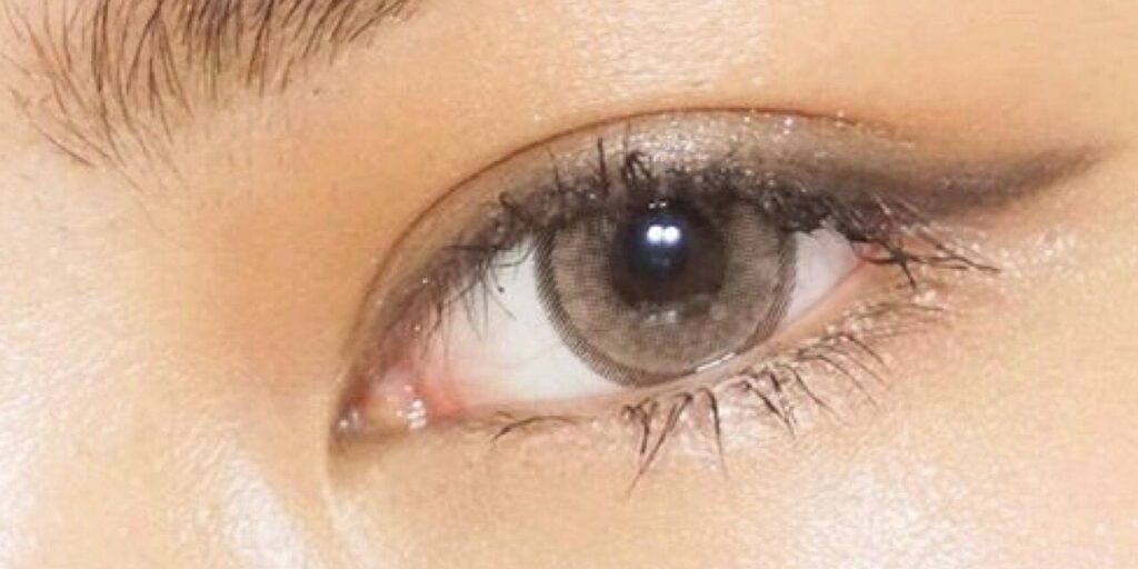 Kitty Kawaii Jelly brown colored contacts for dark eyes provide a natural gray tone that enhances your eyes with a smooth and subtle finish. 0.00 to -10.00.