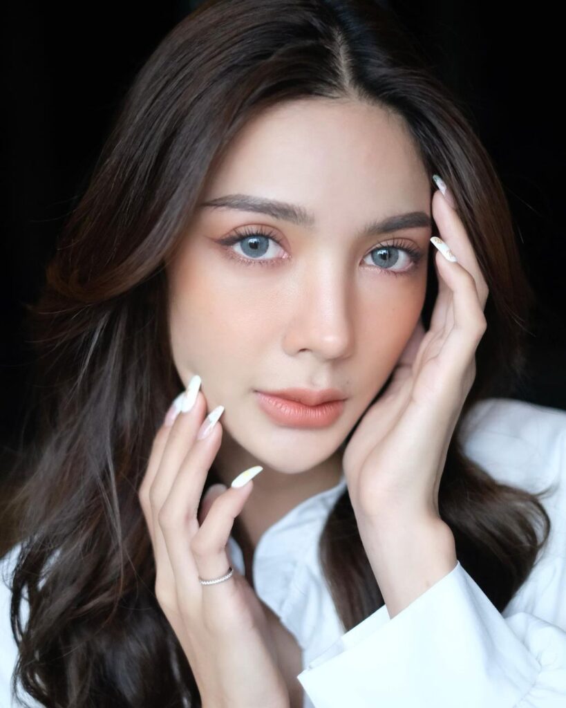 Dreamcolor Cloud Gray colored contacts for dark eyes provide soft gray coverage with smooth blending and a calm, natural finish that enhances your eyes subtly. Available in powers 0.00 to -10.00.
