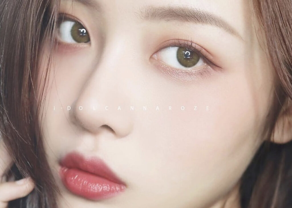 Created for long wear, Canna Roze Olive Green Colored Contacts for Dark Eyes keep the color smooth and even over time. The design supports repeated use while maintaining a soft green tone. A great choice for those who want a subtle yet unique look with lasting comfort. Available in powers 0.00 to -10.00.