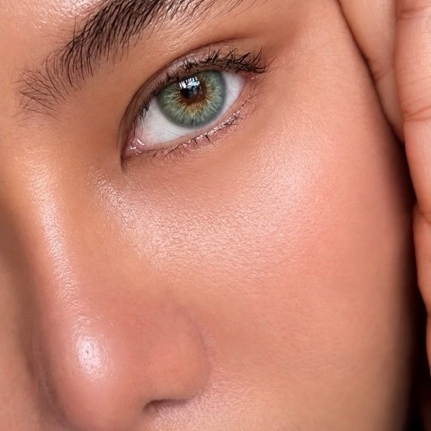 Discover Matia Premium Green Yearly Colored Contacts for dark eyes. Add a distinctive green tone to your eyes with 40% water content and powers from 0.00 to -8.00.